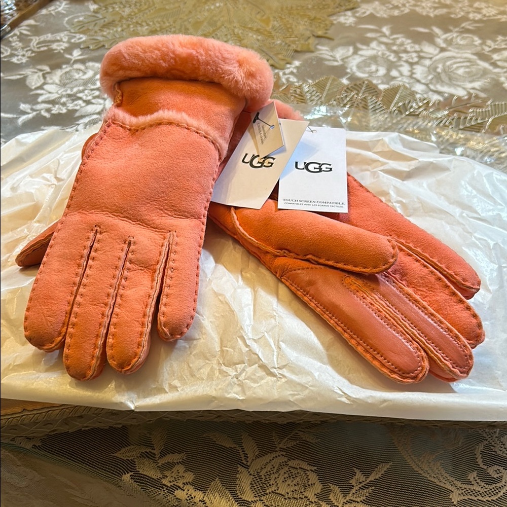 UGG Women's Starfish Pink Sheepskin Seamed Leather Gloves